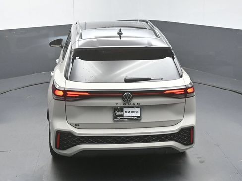 New 2026 Volkswagen Tiguan SE R-Line FWD image 49