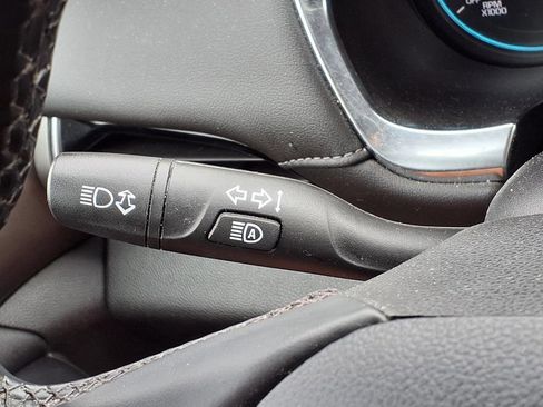 Used 2023 Chevrolet Traverse LT FWD image 22