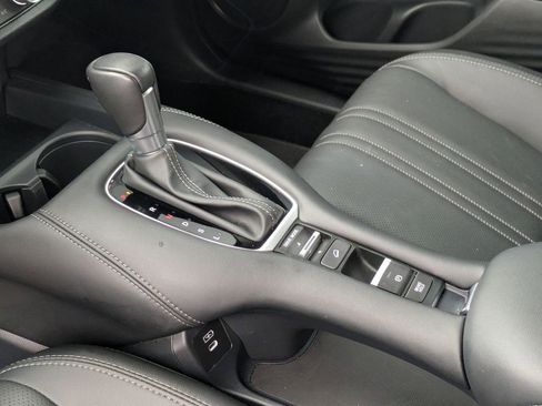 Used 2025 Honda HR-V EX-L image 17