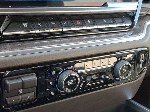 Used 2024 Chevrolet Silverado 2500 LTZ w/ LTZ Convenience Package image 23