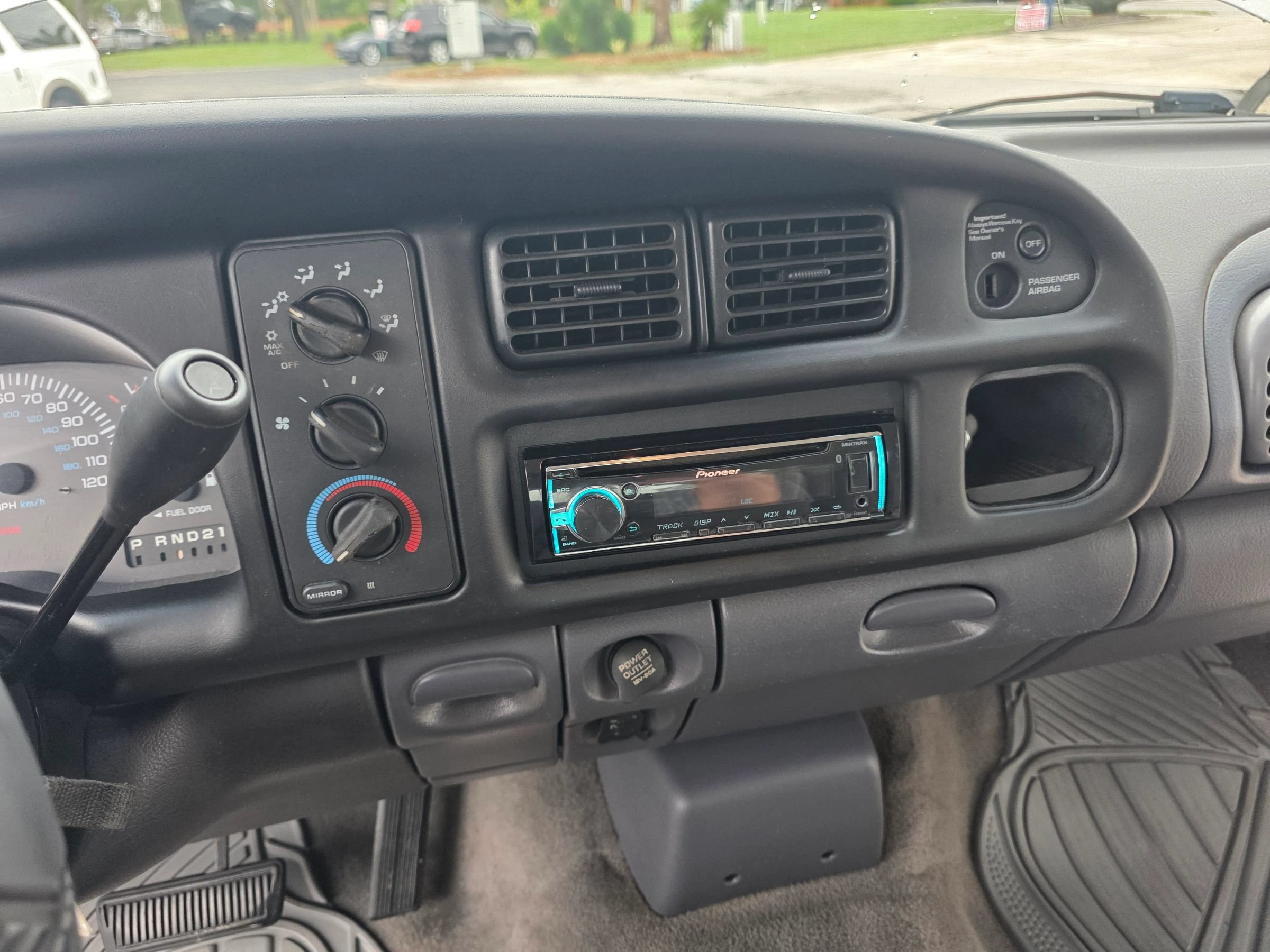Used 2000 Dodge Ram 1500 Truck 2WD Quad Cab image 18