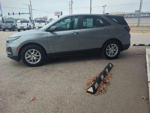 Used 2023 Chevrolet Equinox LS image 4