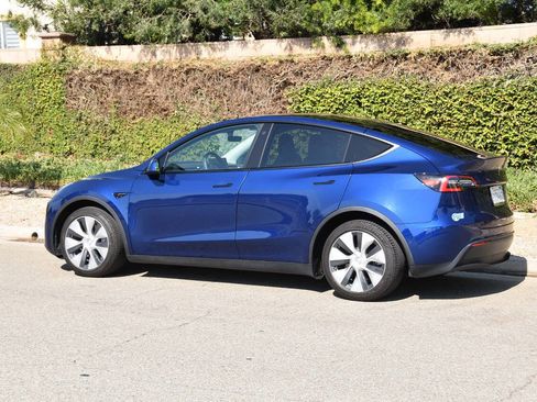 Used 2021 Tesla Model Y Long Range AWD/4WD image 36
