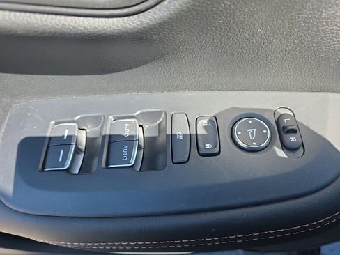 Used 2025 Honda HR-V Sport image 12