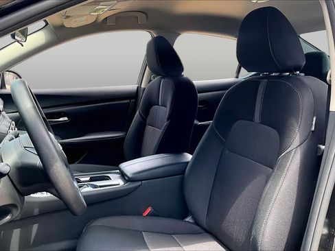 Used 2025 Nissan Sentra SV w/ Trunk Package FWD image 8