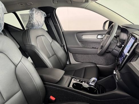 New 2026 Volvo XC40 B5 Plus w/ Climate Package AWD/4WD image 2