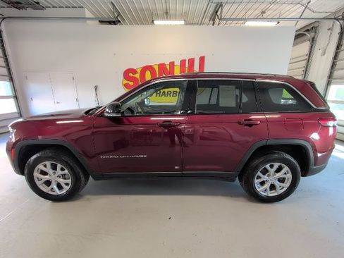 Used 2023 Jeep Grand Cherokee Limited AWD/4WD image 2