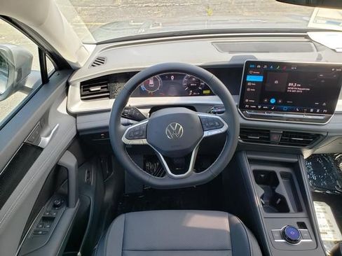 New 2025 Volkswagen Tiguan SE AWD/4WD image 9