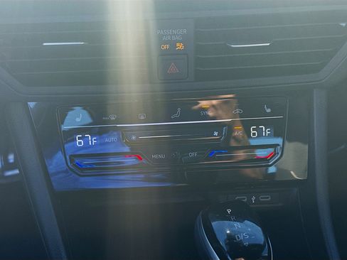 Certified 2025 Volkswagen Jetta Sport image 14