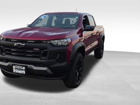 Certified 2024 Chevrolet Colorado Trail Boss w/ Technology Package AWD/4WD image 2