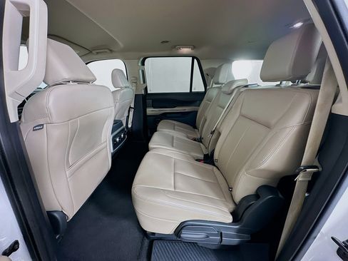 Used 2024 Ford Expedition Max XLT image 28