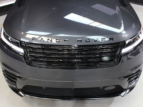 Used 2025 Land Rover Range Rover Velar Dynamic SE image 8