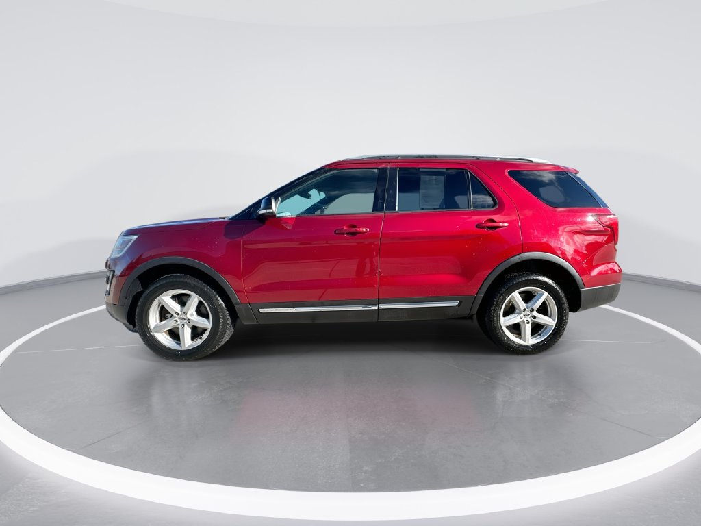Used 2017 Ford Explorer XLT w/ Equipment Group 202A AWD/4WD image 5