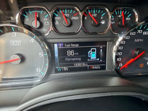 Used 2019 Chevrolet Tahoe LT RWD image 2