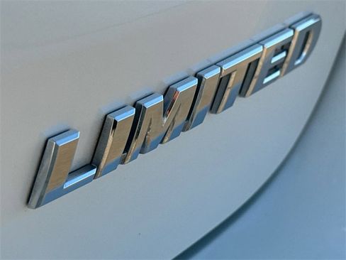 Used 2019 Toyota Highlander Limited image 10