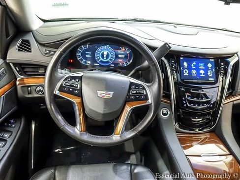 Used 2019 Cadillac Escalade ESV Premium Luxury AWD/4WD image 3