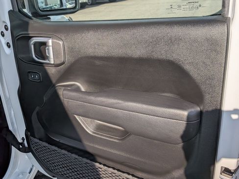 Used 2022 Jeep Wrangler Unlimited Sport image 36