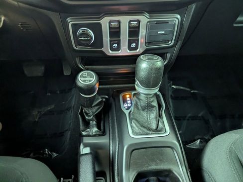 Certified 2018 Jeep Wrangler Sport image 19