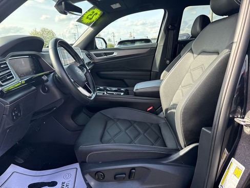 Used 2025 Volkswagen Atlas Cross Sport SE image 11