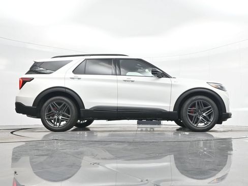 New 2026 Ford Explorer ST-Line w/ ST-Line Street Pack RWD image 37