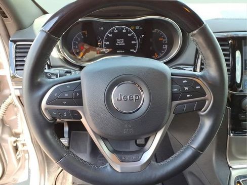 Used 2019 Jeep Grand Cherokee Overland AWD/4WD image 23