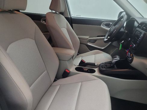 Used 2023 Kia Soul LX w/ LX Technology Package FWD image 21