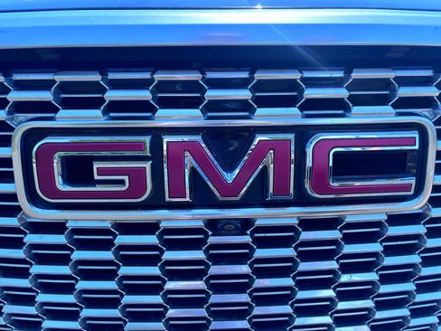 Used 2021 GMC Yukon Denali w/ Advanced Technology Package AWD/4WD image 9