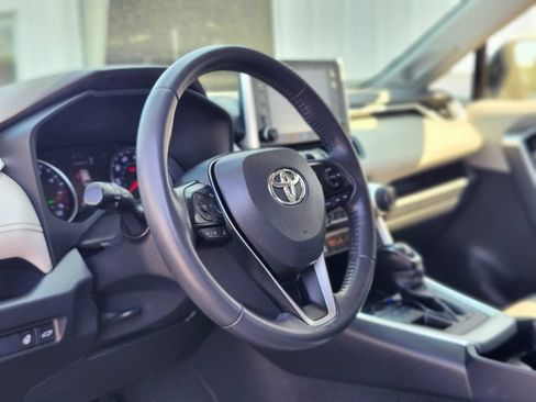 Used 2020 Toyota RAV4 XLE Premium AWD/4WD image 17