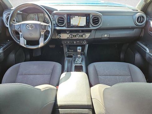 Used 2018 Toyota Tacoma TRD Sport w/ Technology Package image 15