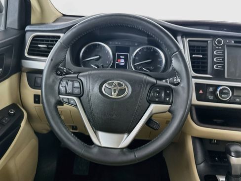 Used 2016 Toyota Highlander XLE FWD image 17