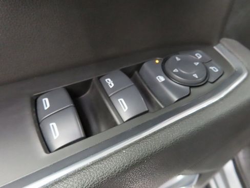 Used 2025 GMC Sierra 1500 SLE image 59