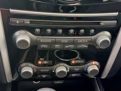 Used 2020 Nissan Pathfinder SV AWD/4WD image 18
