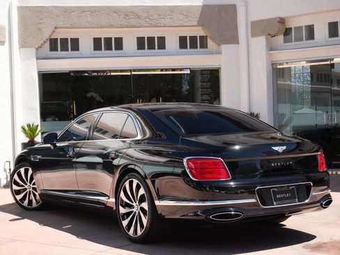 Used 2022 Bentley Flying Spur W12 AWD/4WD image 3