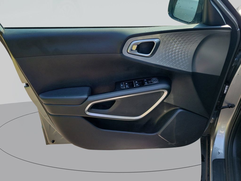 Used 2023 Kia Soul LX w/ Option Group 015 FWD image 25