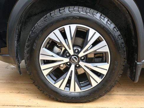 Used 2023 Nissan Rogue SV FWD image 11