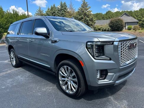 Used 2024 GMC Yukon XL Denali w/ Advanced Technology Package AWD/4WD image 23