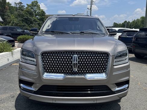 Used 2018 Lincoln Navigator Select w/ Technology Package RWD image 2