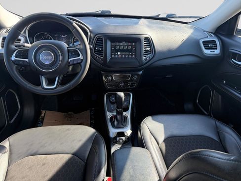 Used 2021 Jeep Compass Latitude image 10