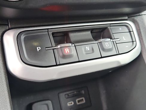 Used 2023 GMC Acadia SLT FWD image 33