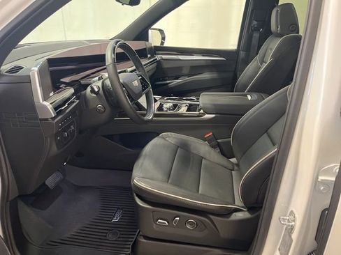 Used 2025 Cadillac Escalade Premium Luxury w/ LPO, Floor Liner Package AWD/4WD image 8