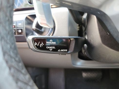 Used 2021 Porsche Cayenne w/ Premium Package image 36