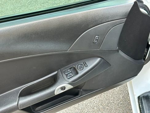 Used 2007 Chevrolet Corvette Coupe w/ Performance Package image 12