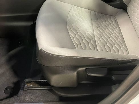 Used 2021 Chevrolet Equinox LS AWD/4WD image 21
