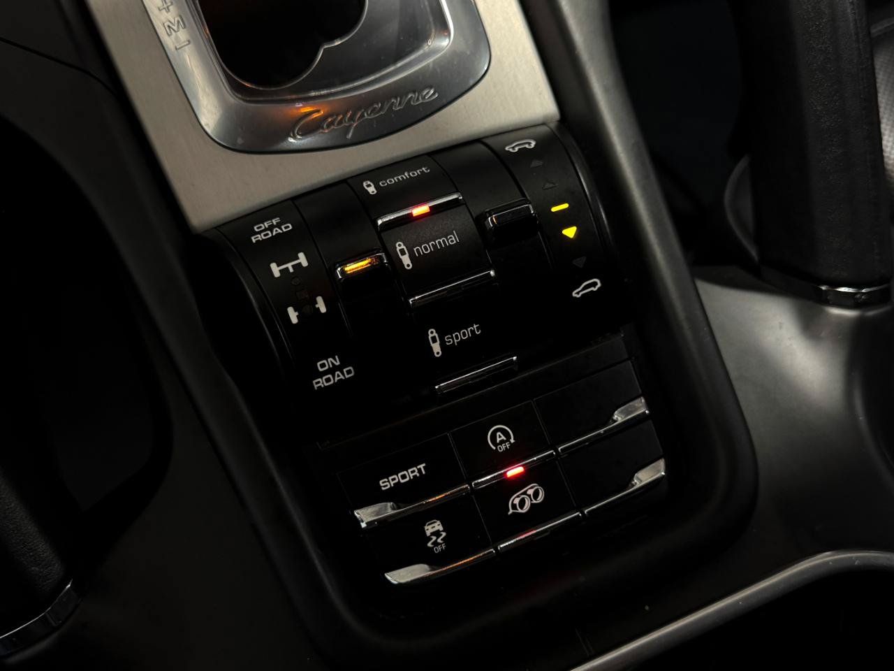 Used 2014 Porsche Cayenne GTS AWD/4WD image 27