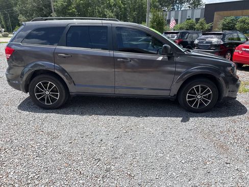 Used 2018 Dodge Journey SE w/ Popular Equipment Group FWD image 2