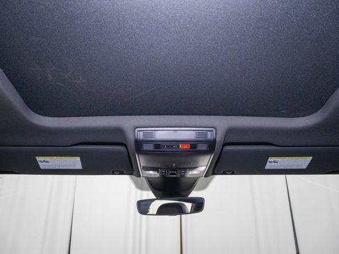 Used 2023 Volkswagen Tiguan SE R-Line AWD/4WD image 18