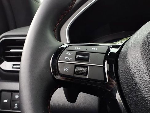 Certified 2025 Honda Pilot Black Edition image 24
