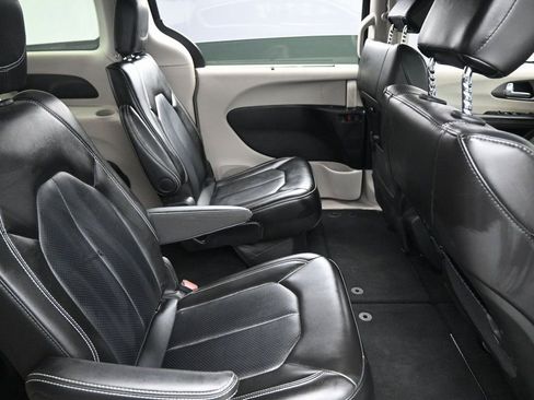 Used 2024 Chrysler Pacifica Touring-L image 33