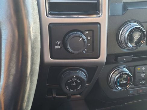 Used 2017 Ford F150 Platinum w/ Equipment Group 701A Luxury image 22