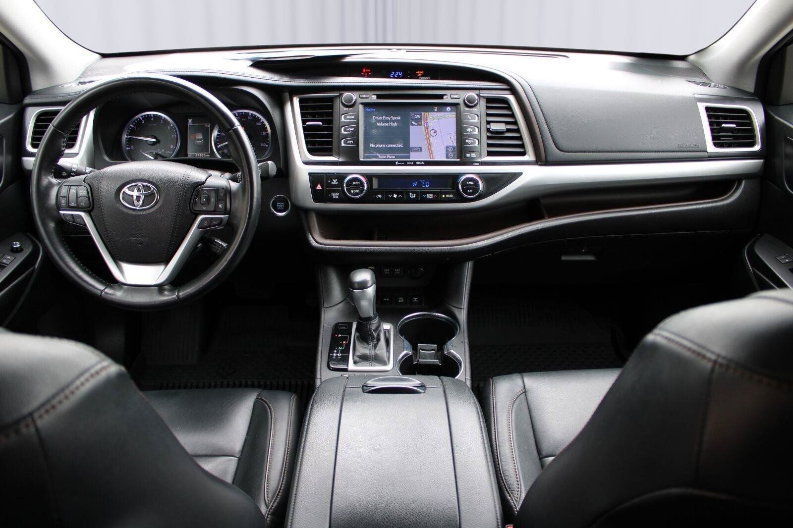 Used 2018 Toyota Highlander XLE AWD/4WD image 2